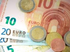 ЦБ снизил на 63 копейки официальный курс евро на вторник