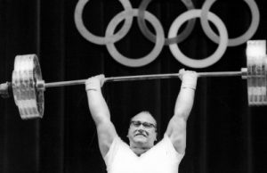 Поник за завтраком: названа возможная причина смерти Юрия Власова