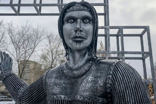 Скандальный памятник Аленке в Нововоронеже продали за 2,6 млн рублей