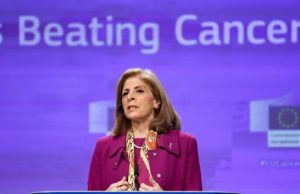 В Еврокомиссии заявили, что работают над созданием сертификата вакцинации