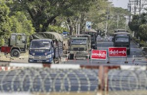 В Мьянме военные открыли огонь по протестующим, в крупнейшие города ввели бронетехнику