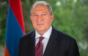 Президент Армении повторно отказался увольнять главу Генштаба