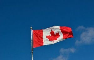 В Беларуси минчанину дали 15 суток за флаг Канады в окне