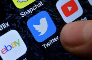 В России поставили ультиматум Twitter. Соцсеть могут заблокировать, если в ней будет «запрещенная информация»