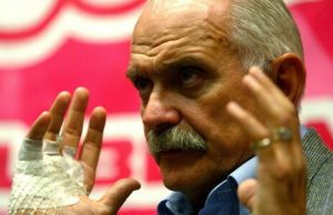 «Вы ни хрена не кинокритики. Мне неловко считать себя режиссером, если режиссер – Навальный». Михалков осудил присуждение Навальному кинопремии