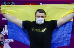 Украинский штангист Чумак после победы на ЧЕ «спалил» Москву под песню Шнурова