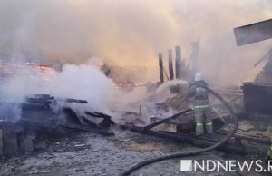 Крупный пожар в Кургане тушили с помощью авиации МЧС