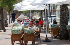 Испания отменяет требование носить маски на улицах (видео)