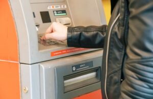 «Я потерял две квартиры и 20 миллионов». Как аферисты развели программиста