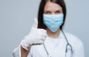 Как планируется изменить систему оплаты труда медикам?