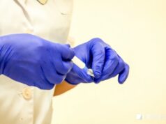 В Швейцарии будут платить тем, кто агитирует за вакцинацию