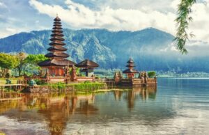 Власти Индонезии планируют открыть для иностранных туристов остров Бали