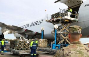 США ускорили завоз на Украину большого количества оружия и боеприпасов