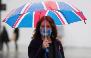 Великобритания ужесточила правила въезда из-за нового штамма коронавируса