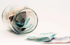 Деньги в банке. Выгодно ли будет в 2022 году хранить накопления на вкладе?