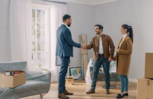 Какие расписки взять у продавца квартиры?