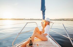 Аренда большой яхты: для каких целей предусмотрена?