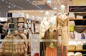 Челноки или малый бизнес. Кто и как будет одевать россиян?