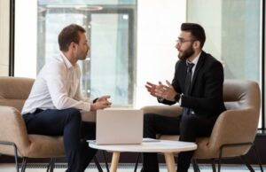 Иностранцы уходят, долги остаются. Что будет с клиентами зарубежных банков?