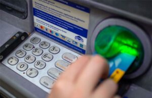 Карты биты. Как платить за границей, когда не работают Visa и Mastercard