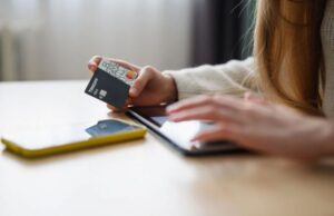 За счет банка. Клиентам компенсируют комиссию за перевод с карты на карту