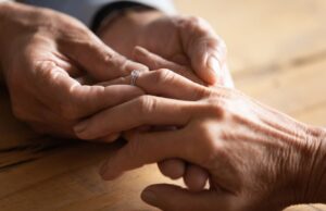 Как оформить выплату на годовщину свадьбы?