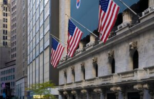 Не плюй в колодец. Власти США тайно просят банки продолжать работать с РФ