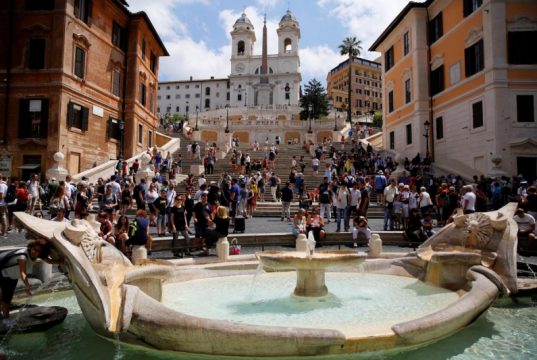 Туристам рассказали, как защититься от карманников в переполненных городах