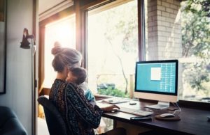 Декрет до полутора лет. Выплаты мамам сохранят даже после выхода на работу