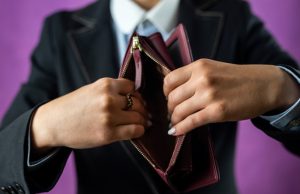 В поисках списания. Как объявить себя банкротом и не попасть к мошенникам