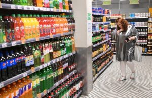 Выбор — газировка. Россияне стали чаще брать сладкие напитки