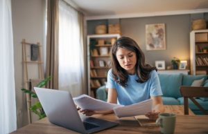 Проще некуда. Забрать возмещения по вкладам разрешат через Госуслуги