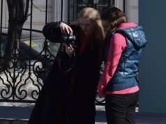 В честь праздника. Для девушек — водителей такси провели День красоты