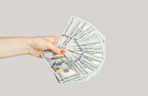 Курс на праздник. Эксперты назвали, сколько будет стоить доллар на майские