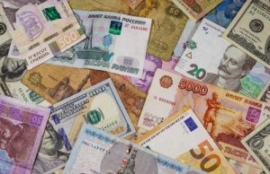 Реакция рубля. Эксперт оценила влияние битвы Ирана и Израиля на курс валют