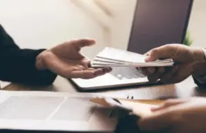 Занял и не вернул. Названы пять главных ошибок при выдаче денег в долг