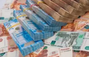 Банки и игрушки. Эксперты рассказали, в чем хранить деньги в России