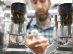 Занял, выпил, в тюрьму. Почему в Совфеде хотят запретить микрокредиты