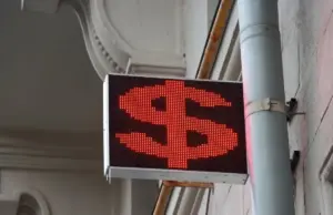 Больше ста рублей за доллар. Озвучены курсы валют до 2027 года