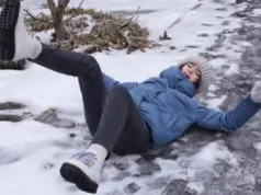 Держи баланс! Сколько денег россияне отсуживают за падения на льду