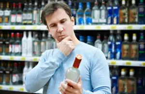 Уже завтра! Эксперт Ильяшенко рассказала о росте цены на водку в 2025 году