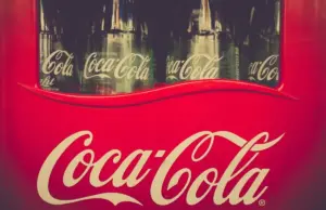 Ушли, но недалеко. Coca-Cola готовится к возвращению на российский рынок?
