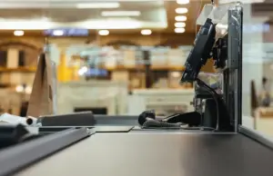 Доступны всем. Магазины снижают цены на основные продукты в убыток себе