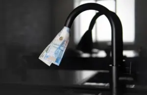 Новый виток. Эксперт Мазурчук назвал, когда в 2025 году повысят тарифы ЖКХ