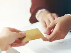 До 55 % годовых. Банки начали предлагать россиянам новые опасные кредитки