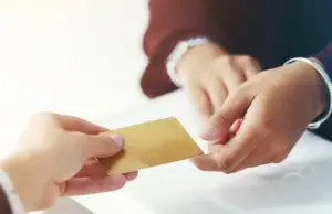 До 55 % годовых. Банки начали предлагать россиянам новые опасные кредитки