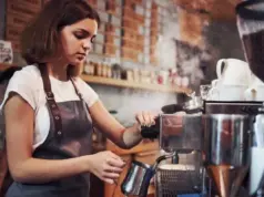 Не только листовки. Куда пойти работать подростку и о чем нужно помнить