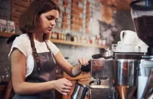 Не только листовки. Куда пойти работать подростку и о чем нужно помнить