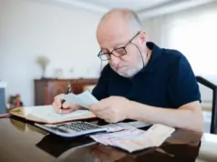 Вам добавка. Эксперт Ревзин напомнил, кому повысят пенсии с 1 октября