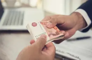 От 200 тысяч. Какие сотрудники офиса получают самую высокую зарплату